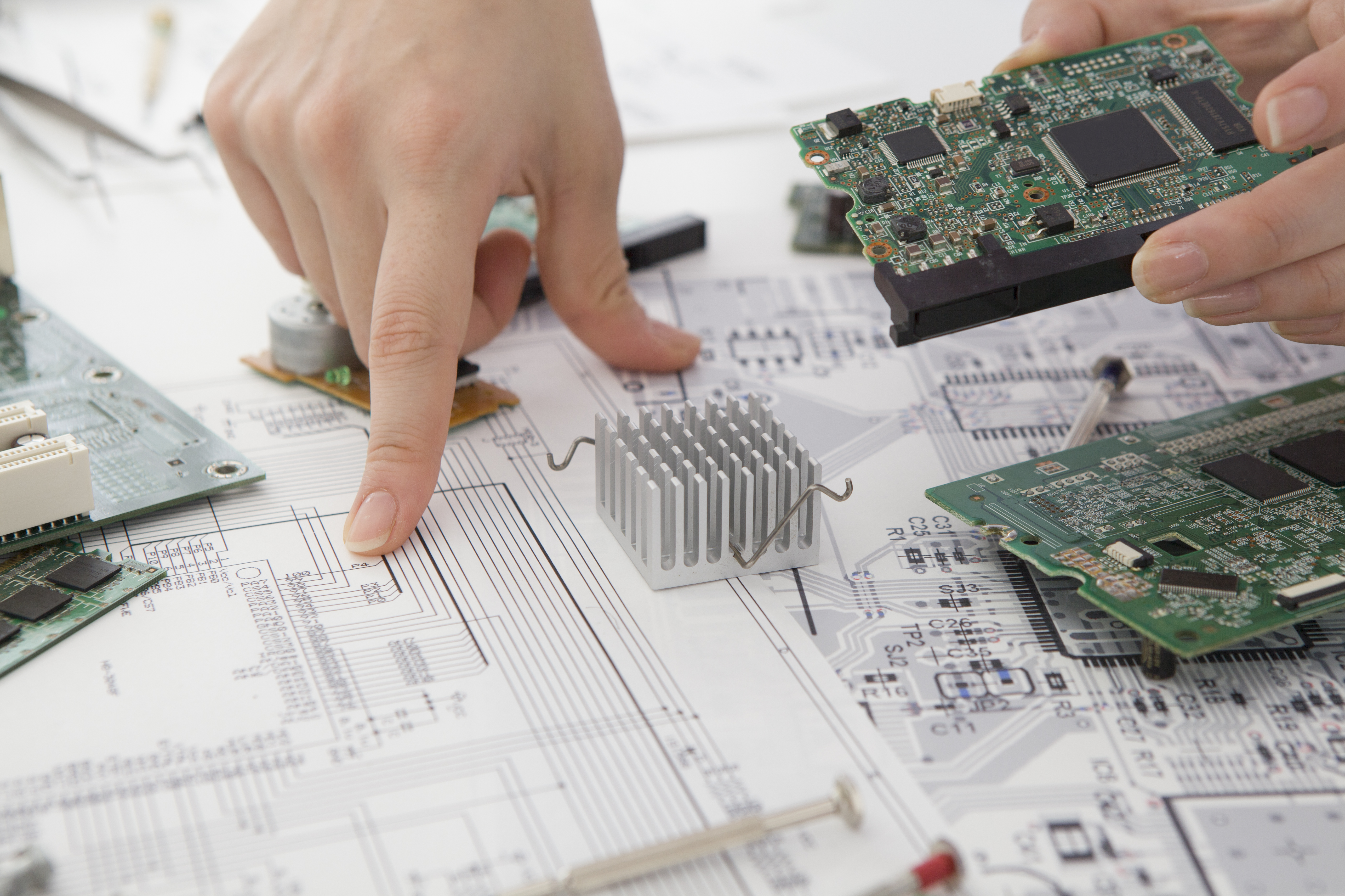 Controlled components. Платы микросхемы. Проектирование печатных плат. Электрическая плата. Современные платы.